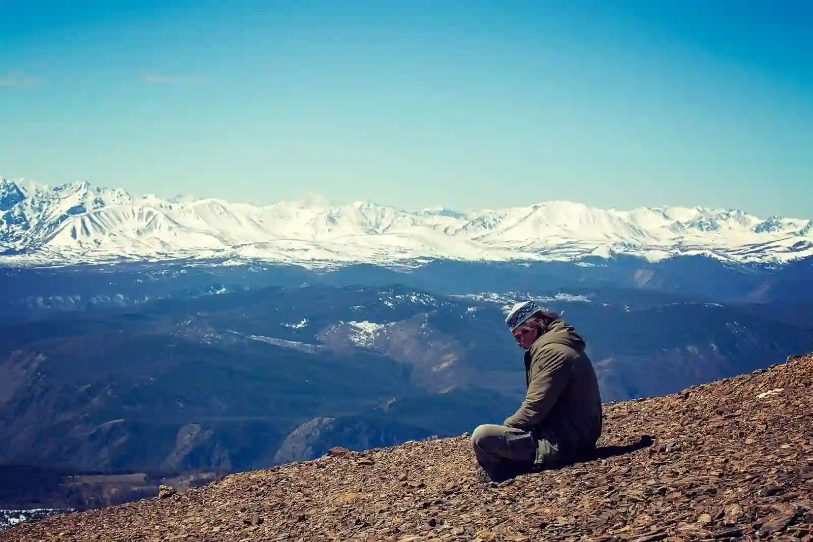 Вид на Северо-Чуйский хребет с ретранслятора