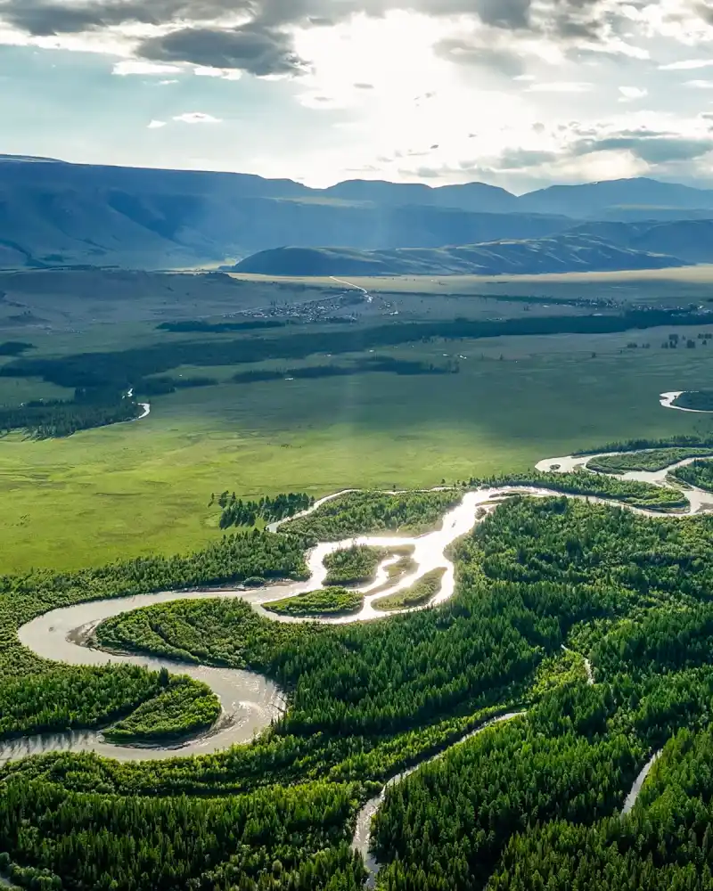 Меандры реки Чуя на закате